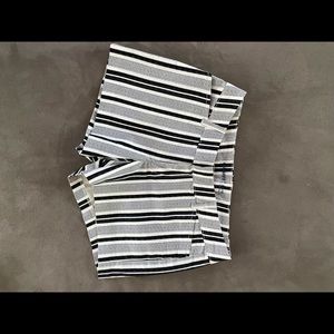 Black/White striped mid rise Shorts